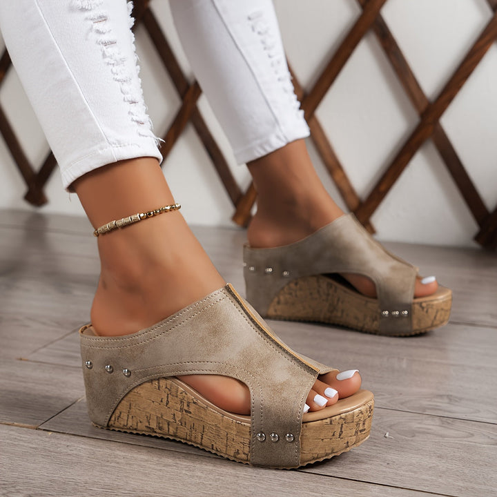 Vera™ - Retro Wedge Elegance